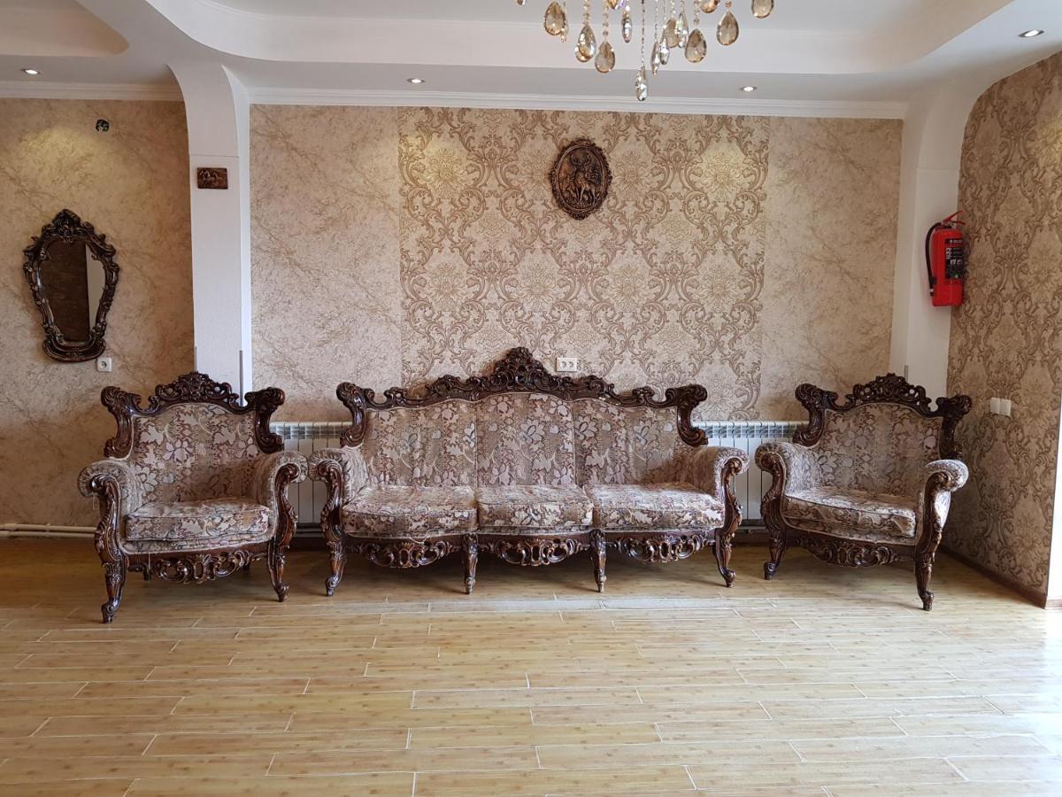 Hilltop Местия Екстериор снимка